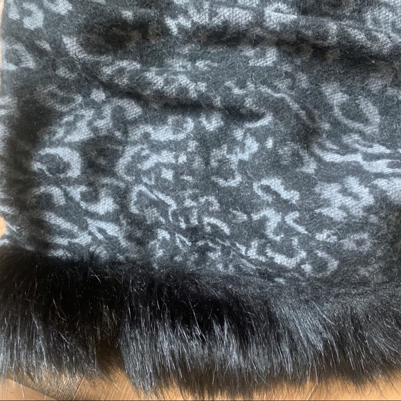 QED LONDON CAPE FAKE FUR LINED NEW - Picture 9 of 11